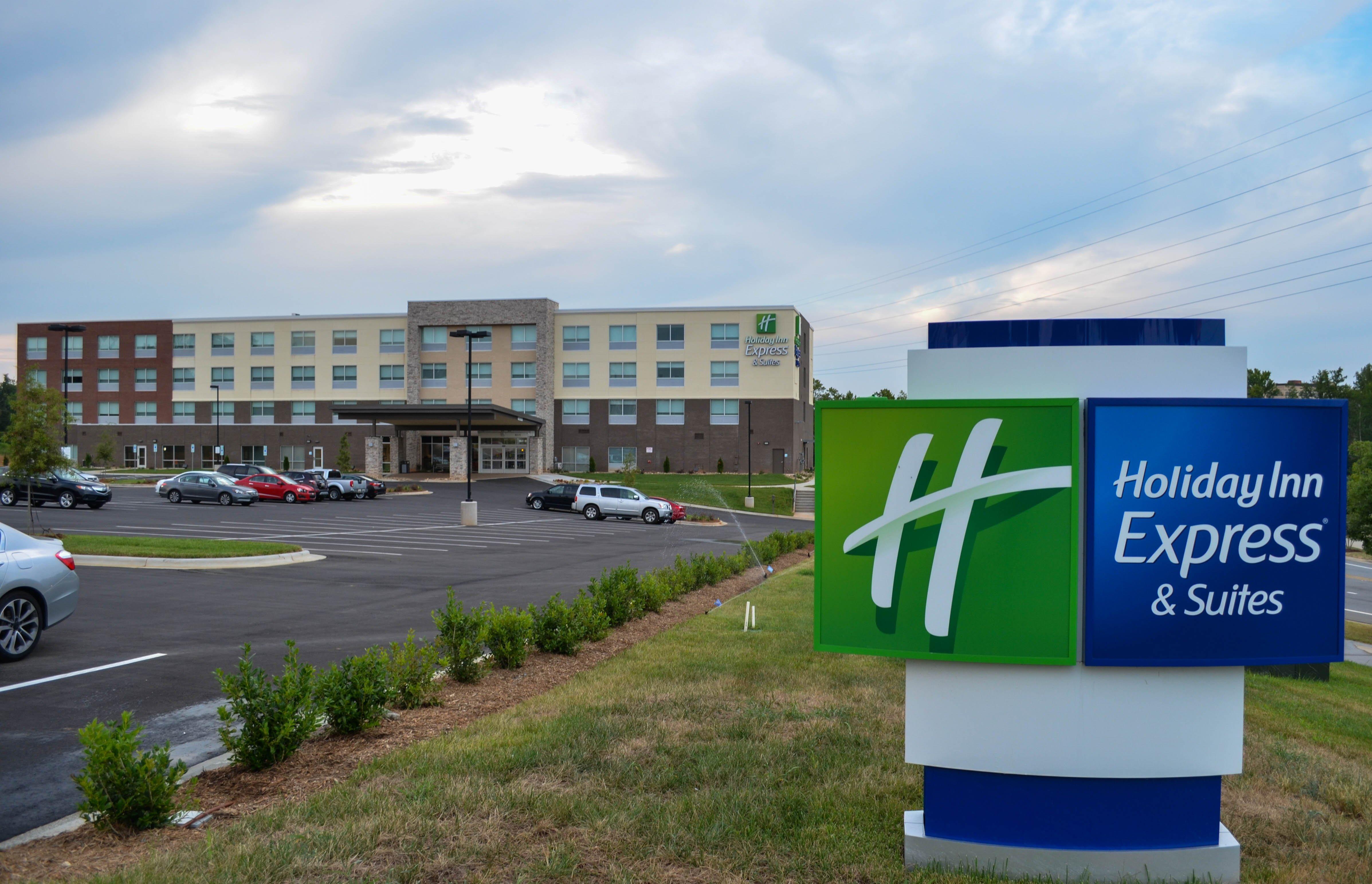 Holiday Inn Express & Suites Raleigh Airport - Brier Creek By Ihg Exterior photo