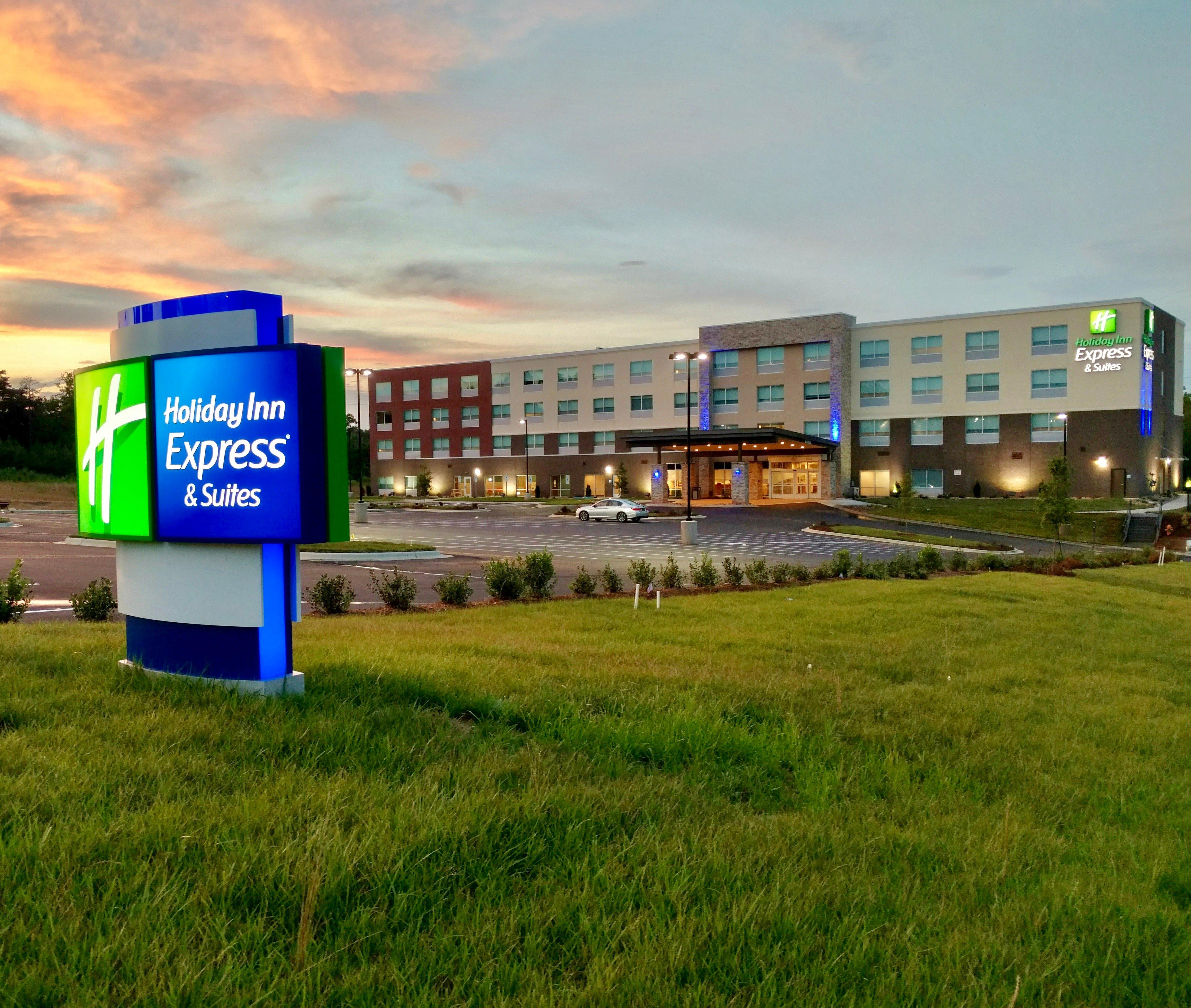 Holiday Inn Express & Suites Raleigh Airport - Brier Creek By Ihg Exterior photo