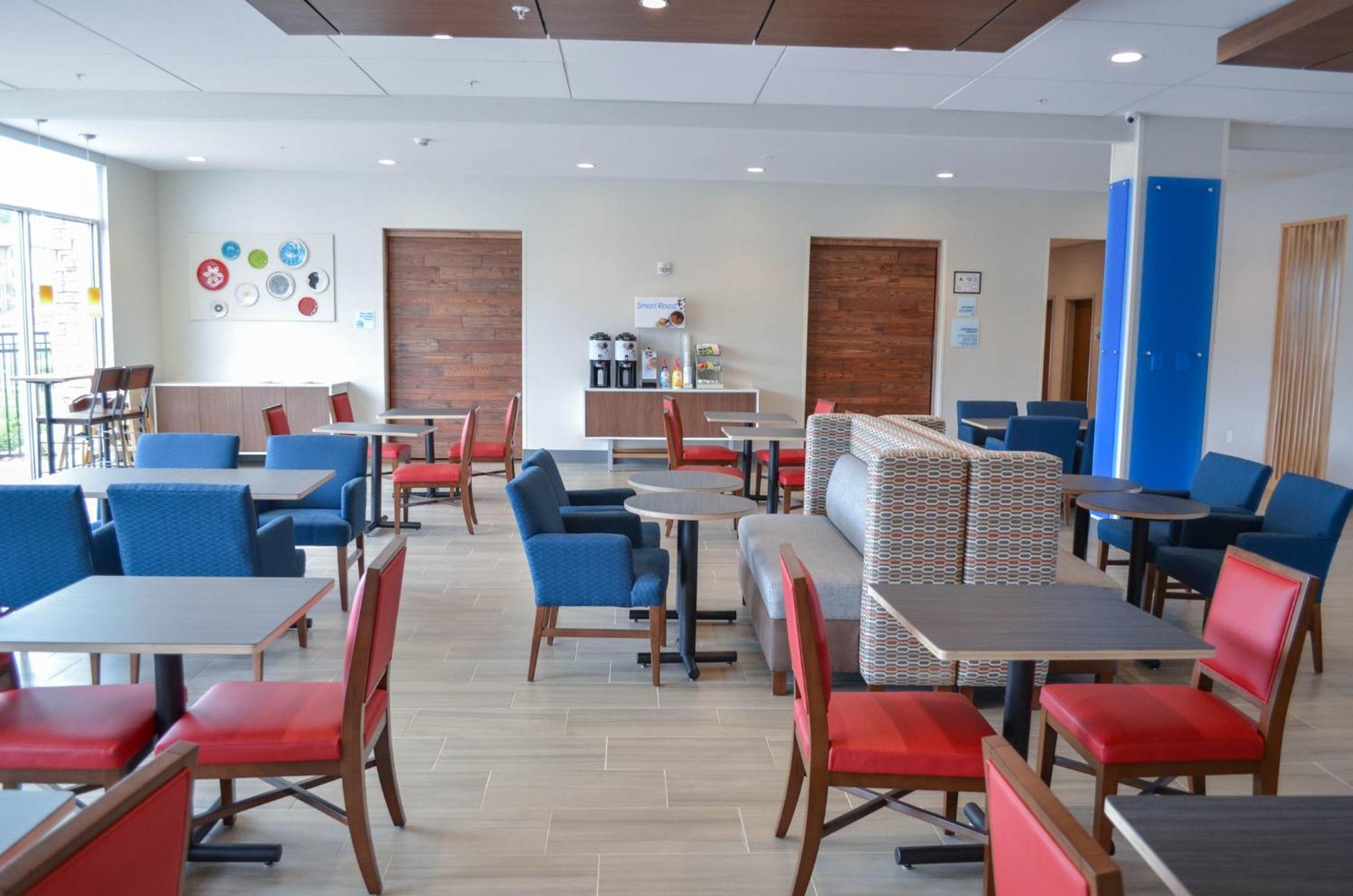 Holiday Inn Express & Suites Raleigh Airport - Brier Creek By Ihg Exterior photo