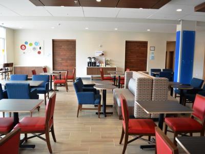 Holiday Inn Express & Suites Raleigh Airport - Brier Creek By Ihg Exterior photo